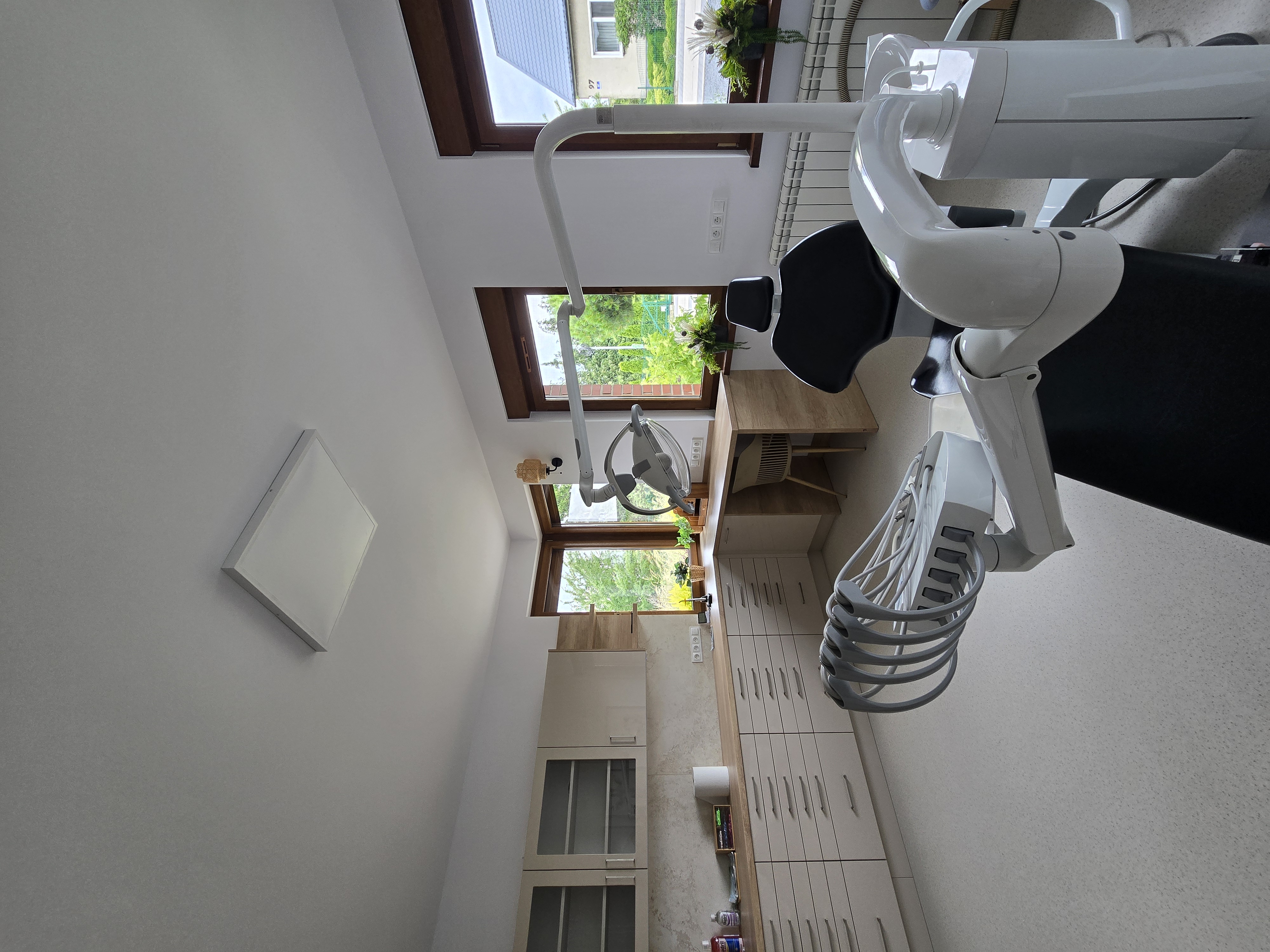 zdjęcie główne gabinet stomatologiczny ewelina nadol ortodoncja i stomatologia leszno